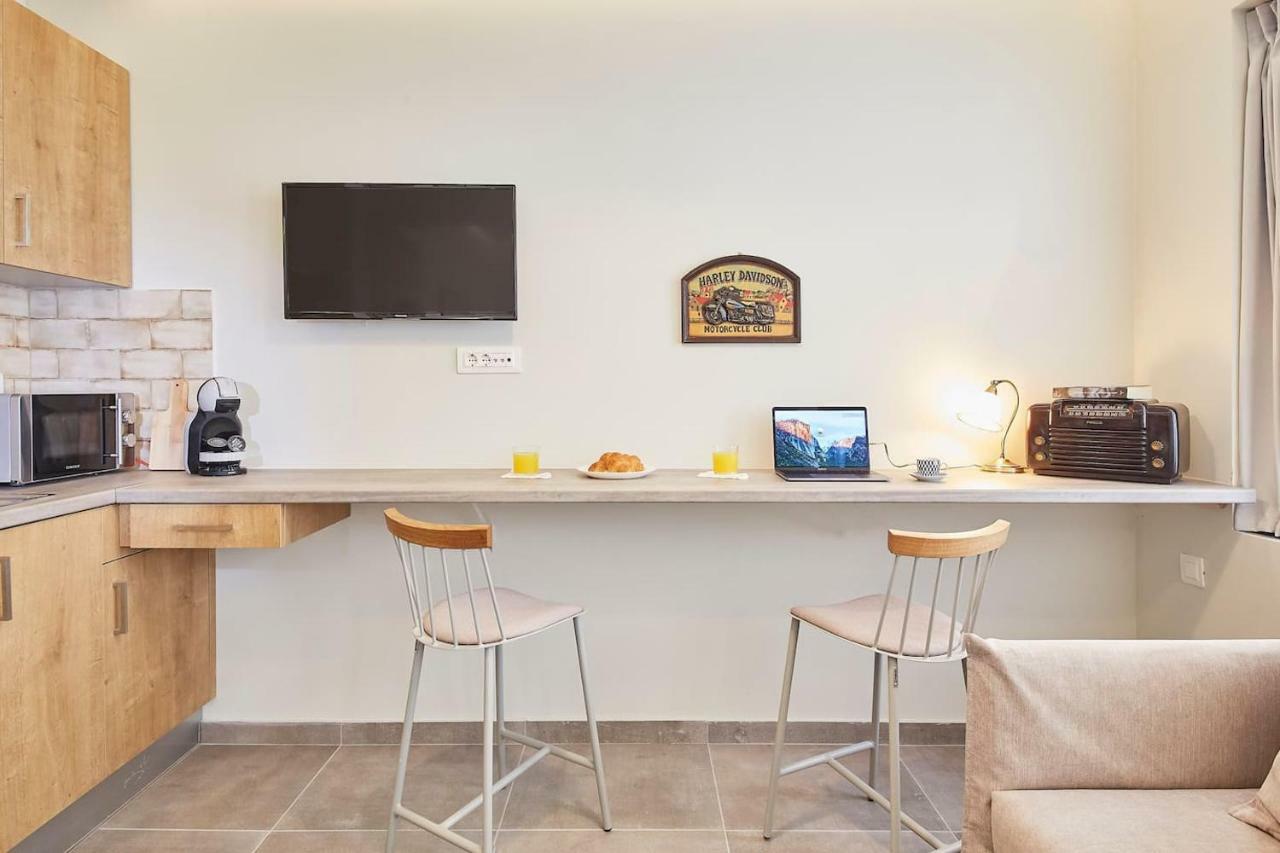 Stay in a hip decorated studio near Acropolis! Atene Esterno foto